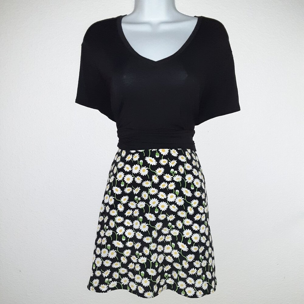 Daisy Mini Skirt * Size 5/6 * 25" Waist * Flowy * A-Line * Like New * Y2K